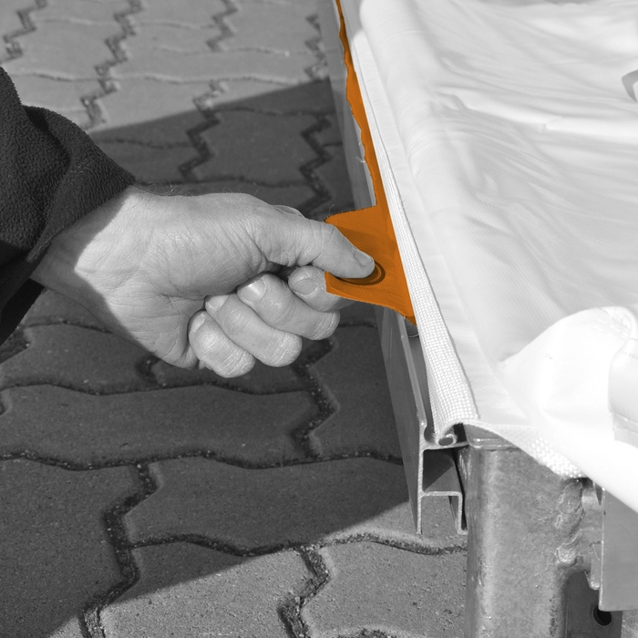 Fastening the HALTENT pagoda tent roof tarpaulin